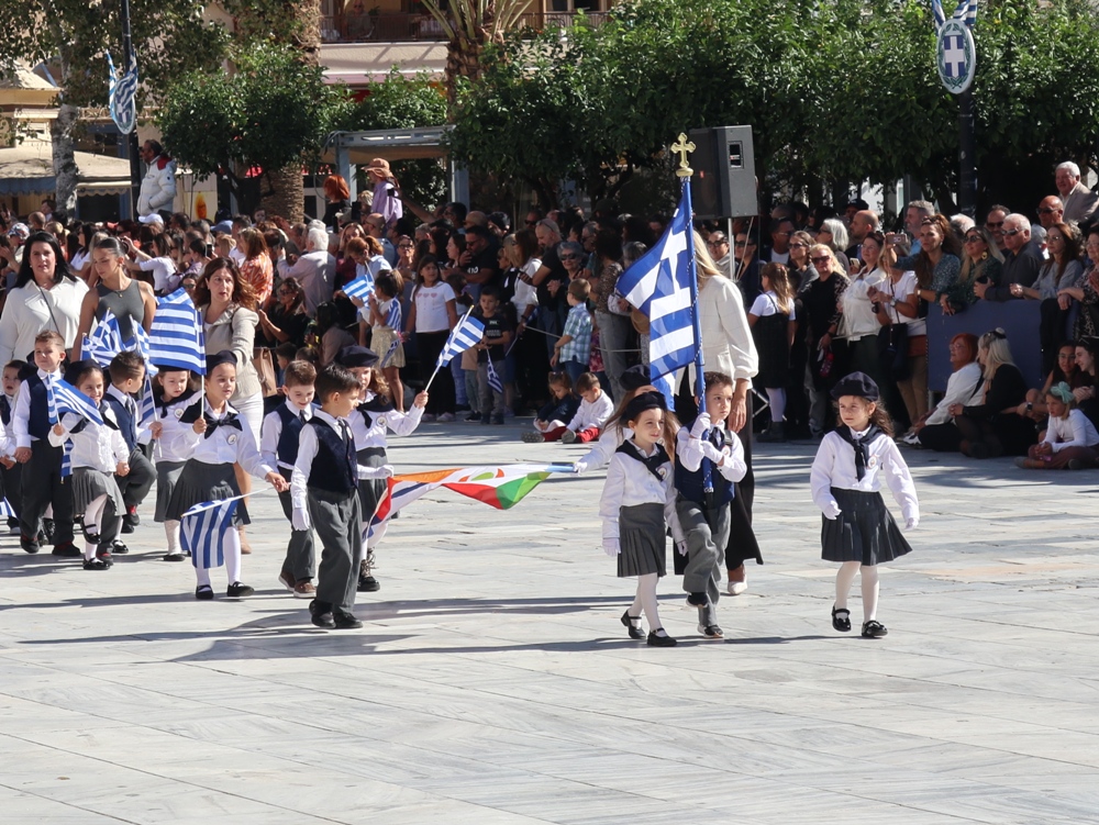Υπό τις λαμπρές του ήλιου μαρμαρυγές η Σύρος εόρτασε την Αγία Σκέπη και αξιοχρέως τίμησε την Εθνική Επέτειο της 28ης