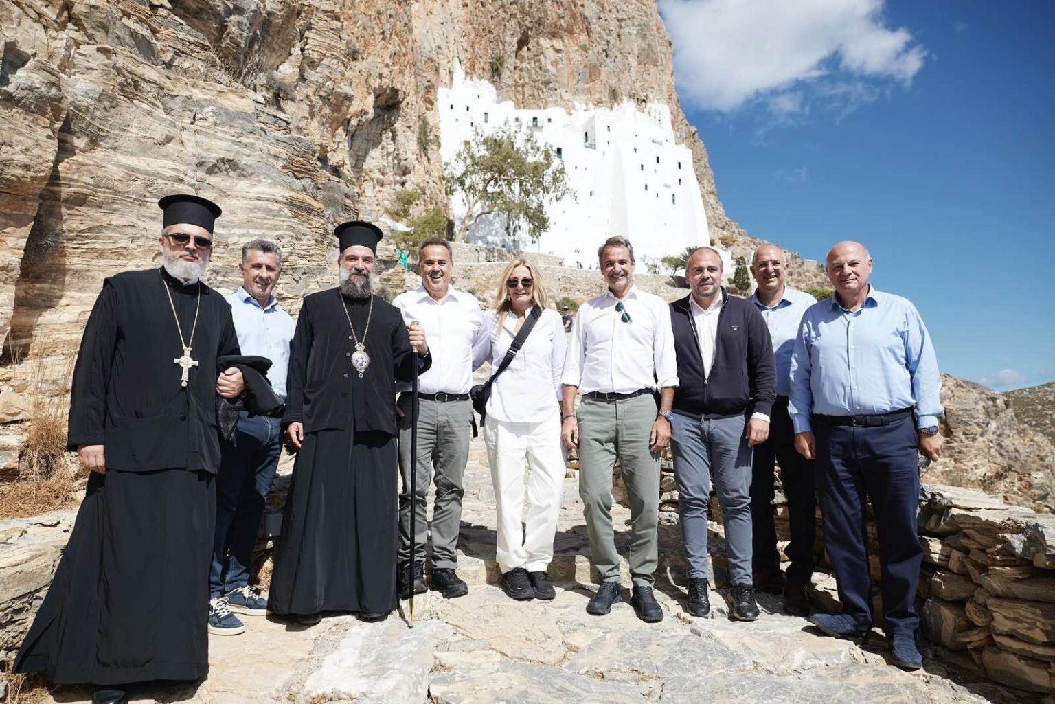 Αμοργός: Επίσκεψη του Κυρ. Μητσοτάκη στην Ι. Μονή Παναγίας Χοζοβιωτίσσης