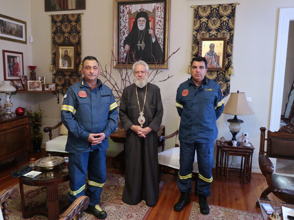 Εθιμοτυπική επίσκεψη ηγετικών στελεχών της Πυροσβεστικής Υπηρεσίας στον Μητροπολίτη Σύρου