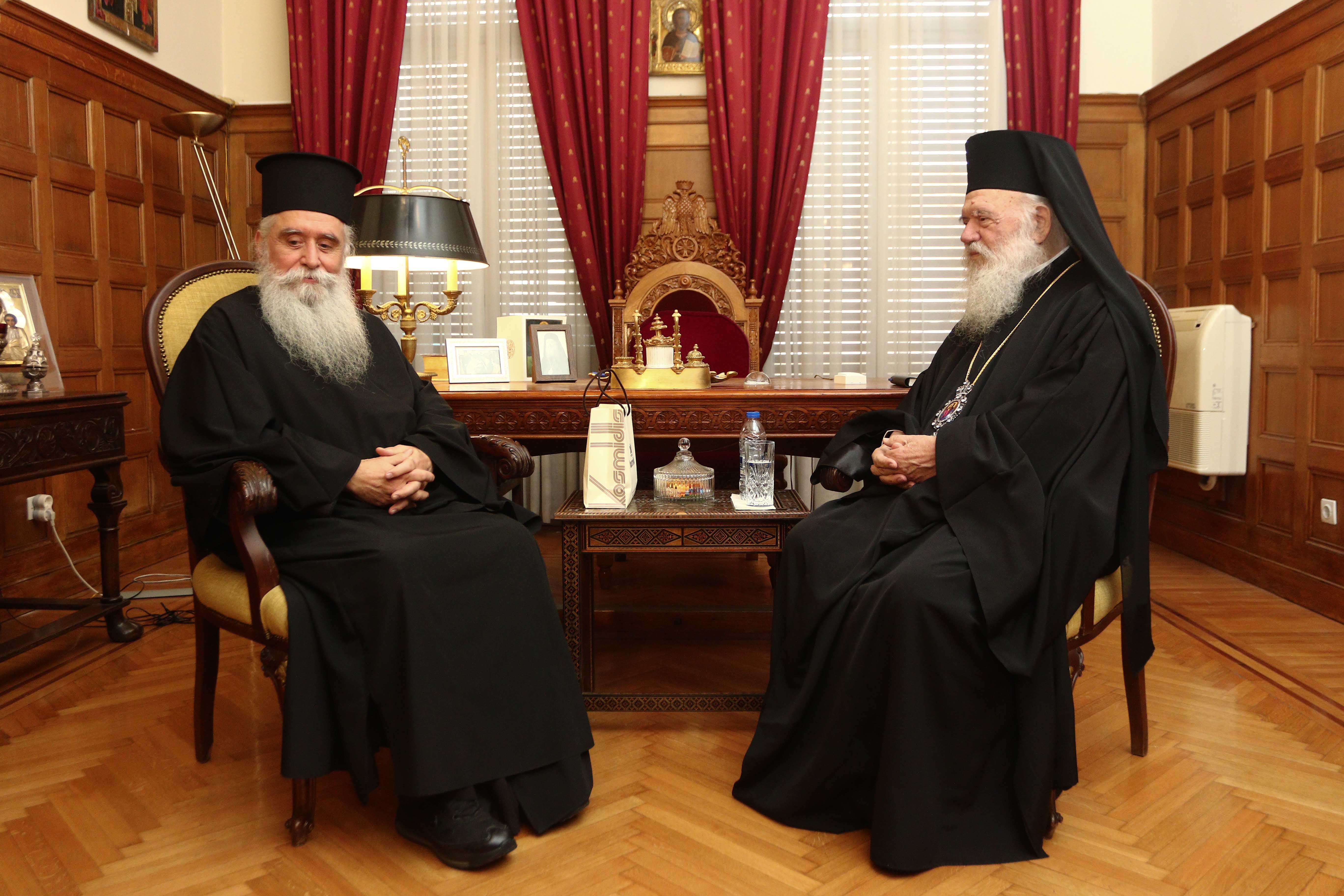 O Αρχιεπίσκοπος Σινά κ. Συμεών στον Αρχιεπίσκοπο Αθηνών και πάσης Ελλάδος κ. Ιερώνυμο