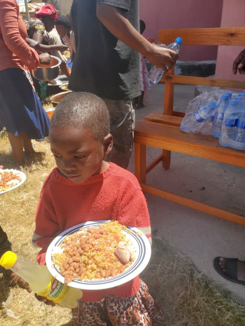 Γεύματα αγάπης στο χωριό Μλόα της Τανζανίας