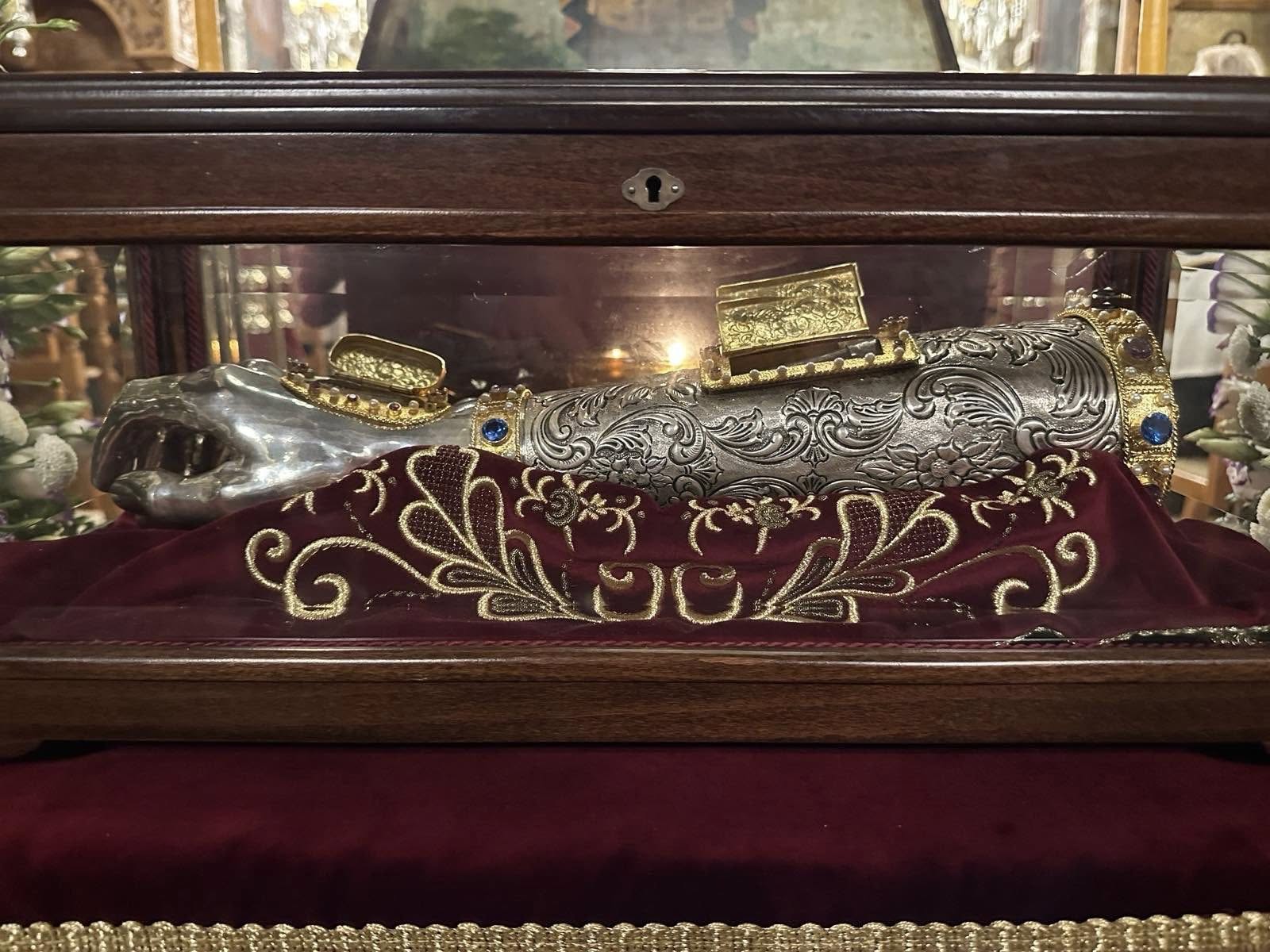 Κρανίδι: Υποδοχή της Τιμίας χειρός του Αγίου ενδόξου Μεγαλομάρτυρος Παντελεήμονος του ιαματικού