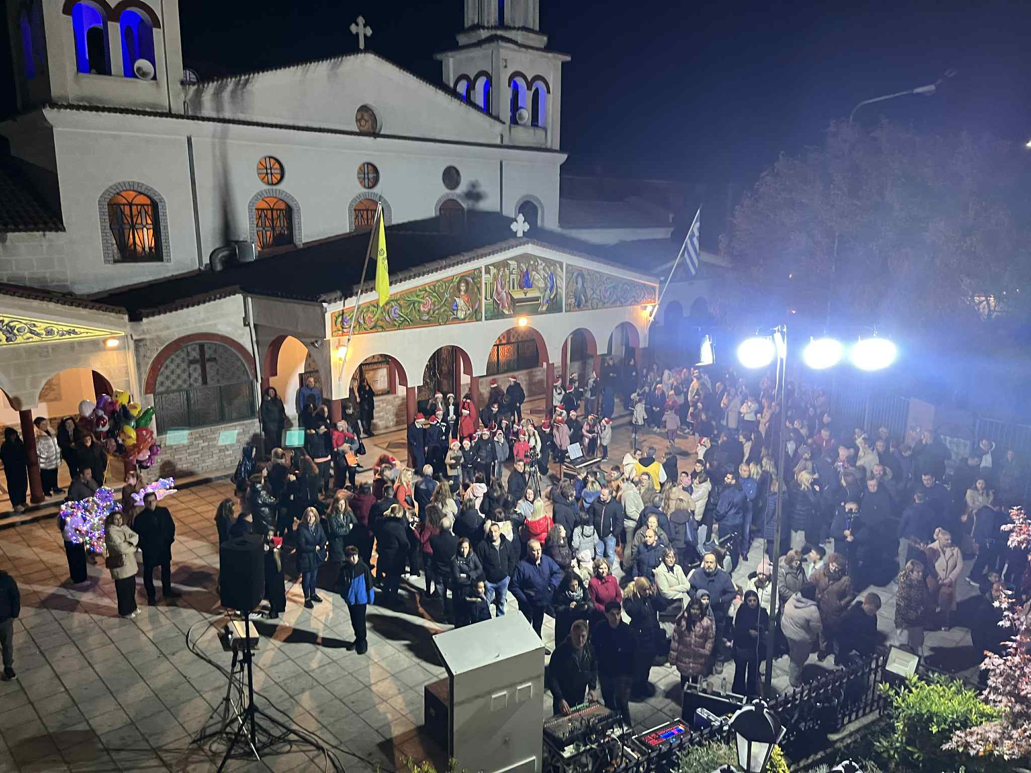 Το  Άναμμα του χριστουγεννιάτικου δέντρου της Μητρόπολης Κίτρους, στην 4Ε το Σάββατο 29/11