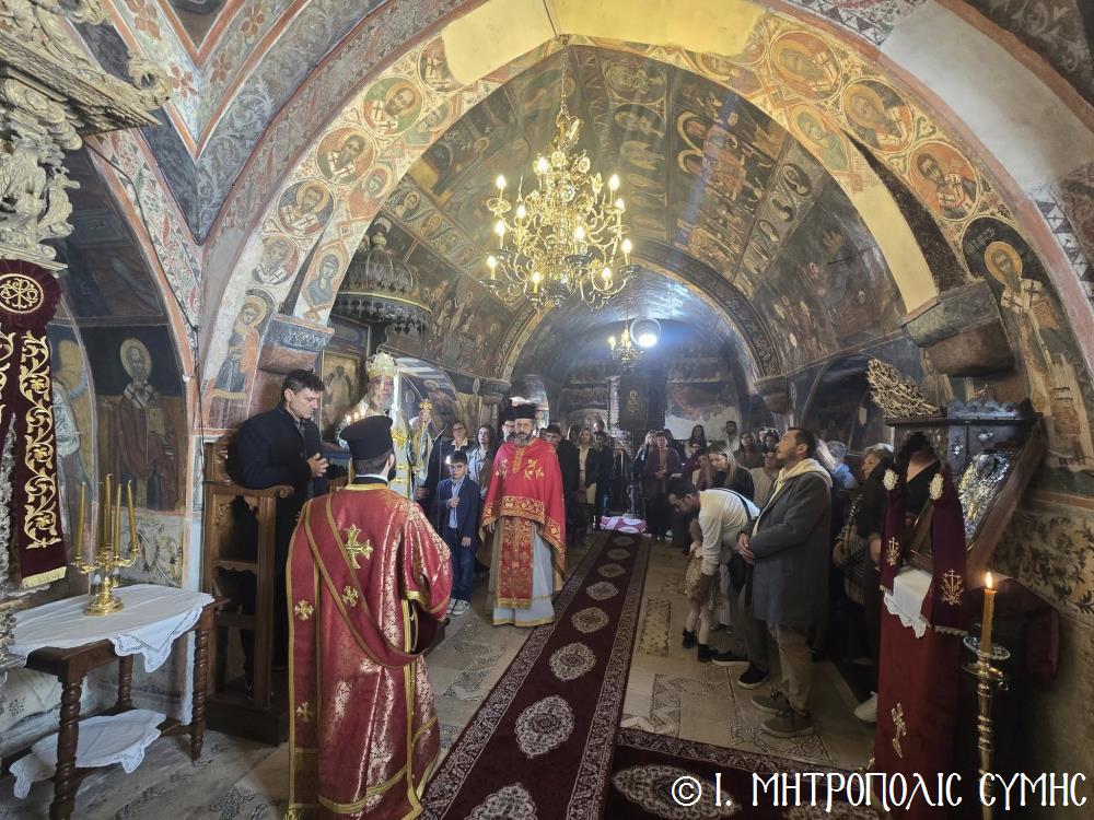 Ο Μητροπολίτης Σύμης λειτουργός στην Ι.Μ. Ρουκουνιώτου