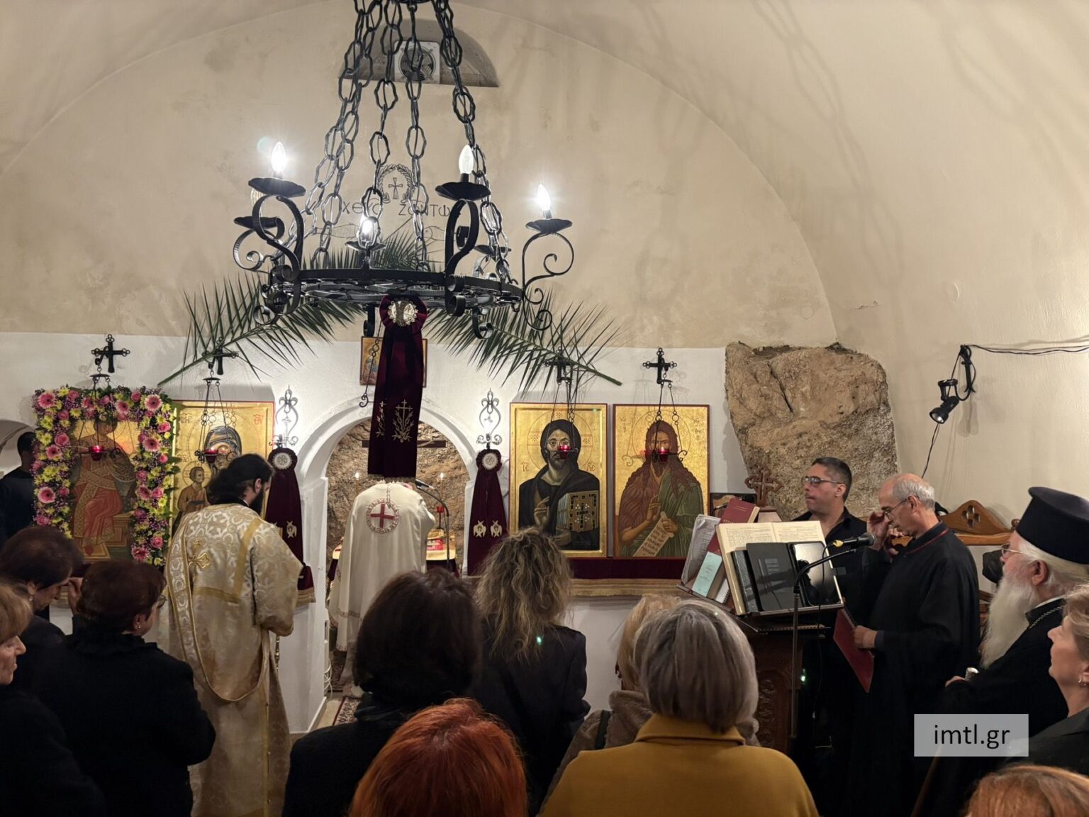 Θεία Λειτουργία στην Κατακόμβη της Αγίας Αικατερίνης Θηβών