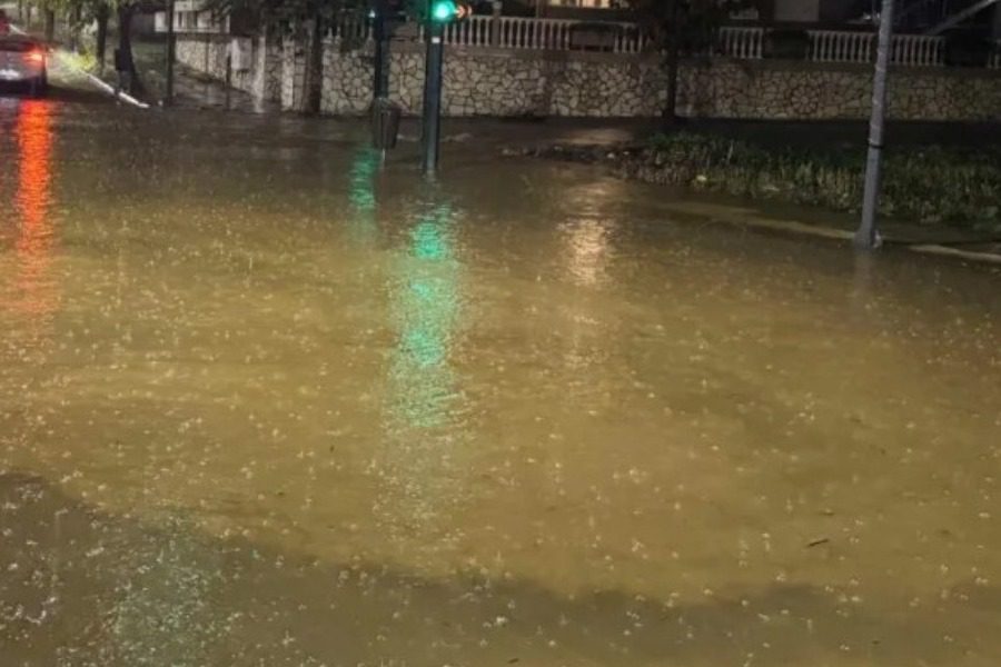 Σοβαρά προβλήματα στη Λέσβο από την κακοκαιρία