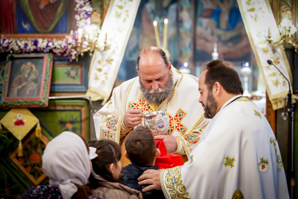 Διανομή τροφίμων και Θεία Λειτουργία απότον Μητροπολίτη Ιωαννίνων στο Περίβλεπτο