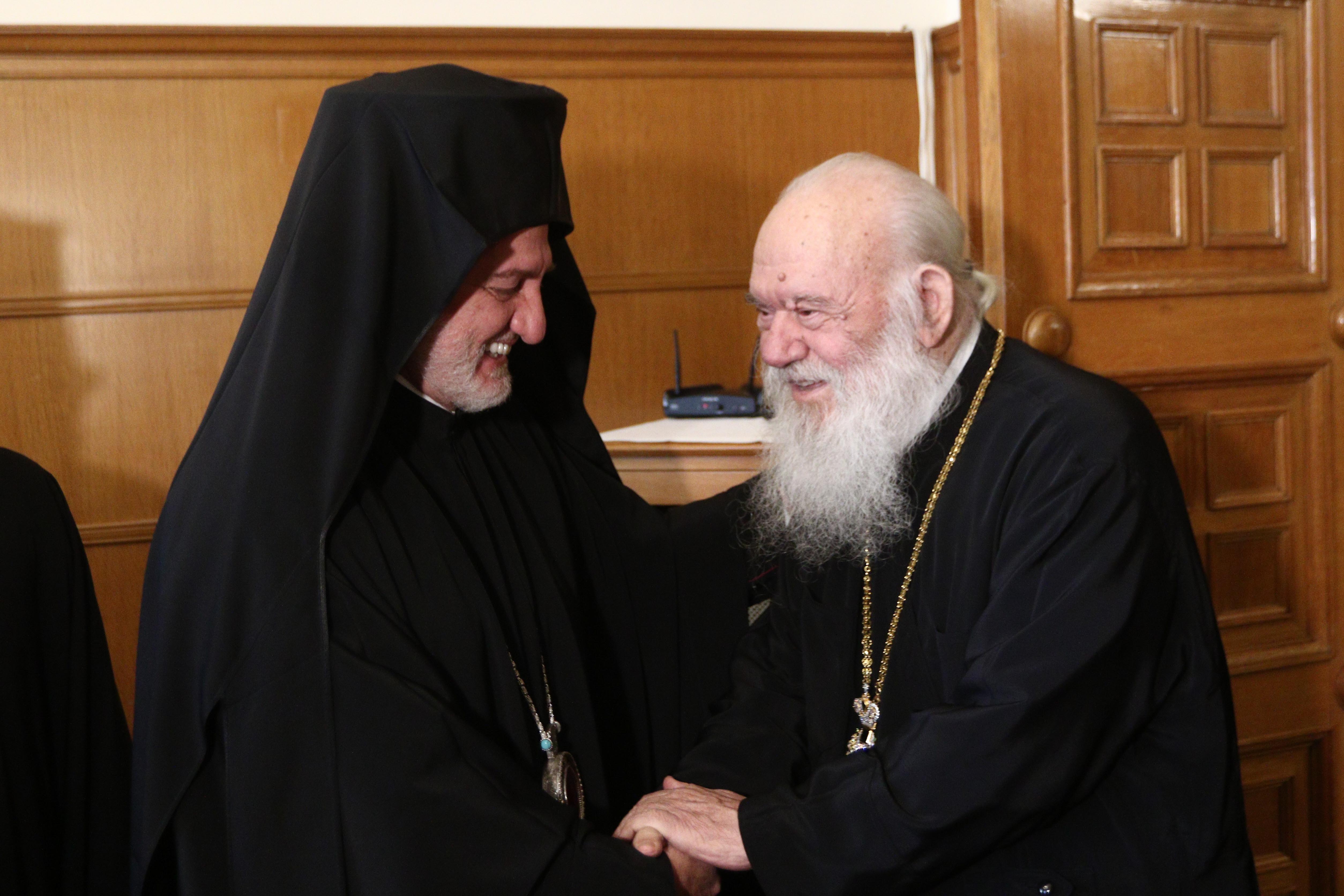 Ο Αμερικής Ελπιδοφόρος στον Αρχιεπίσκοπο Ιερώνυμο