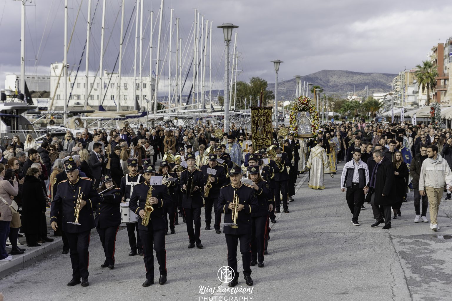 Με λαμπρότητα ο Βόλος τίμησε τον Προστάτη του Άγιο Νικόλαο