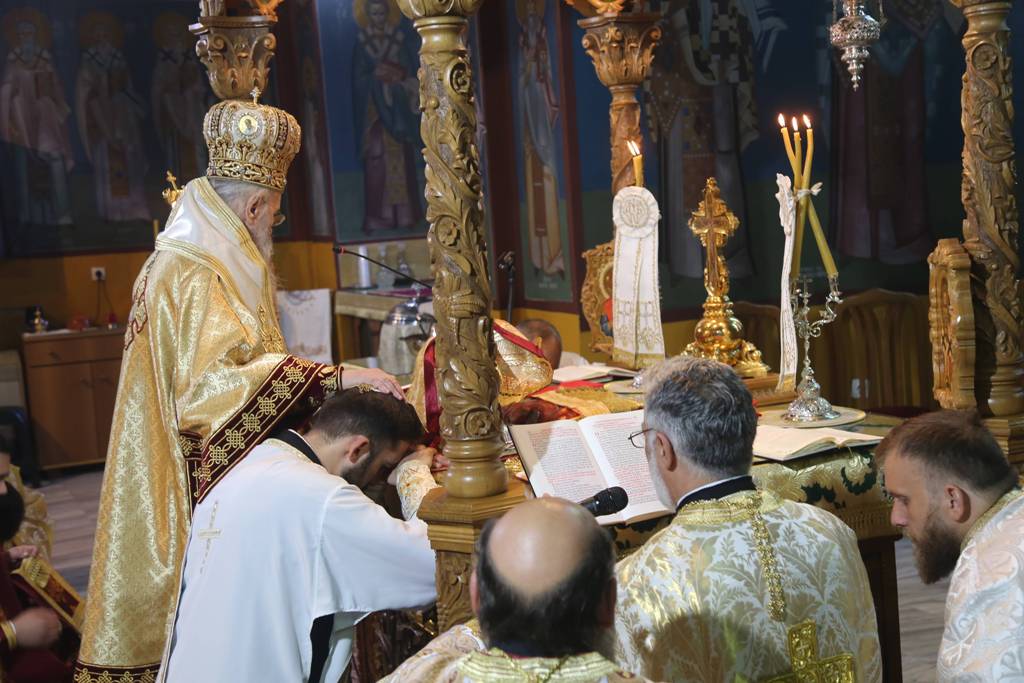 Χειροτονία νέου Πρεσβυτέρου στήν Ἱερὰ Μητρόπολη Ναυπάκτου καί Ἁγίου Βλασίου