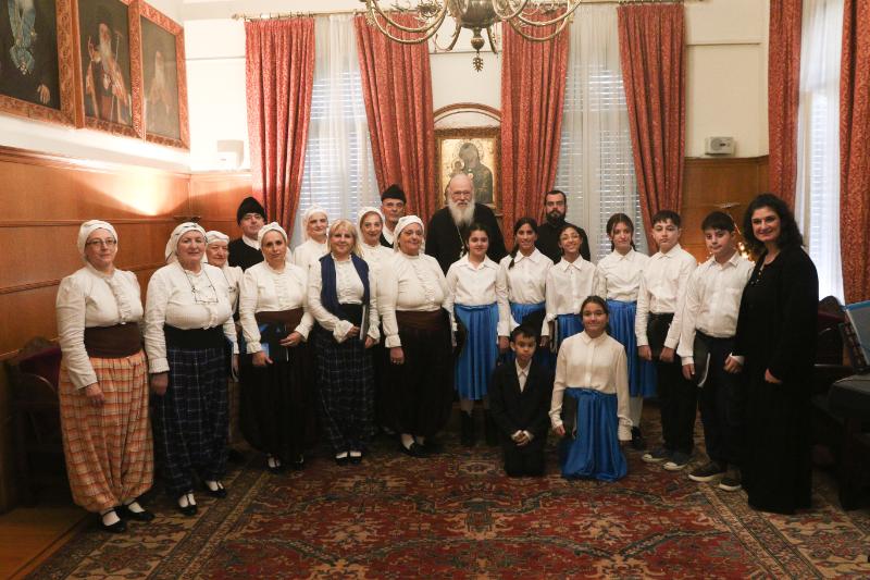 Χριστουγεννιάτικα Κάλαντα και ευχές στον Αρχιεπίσκοπο