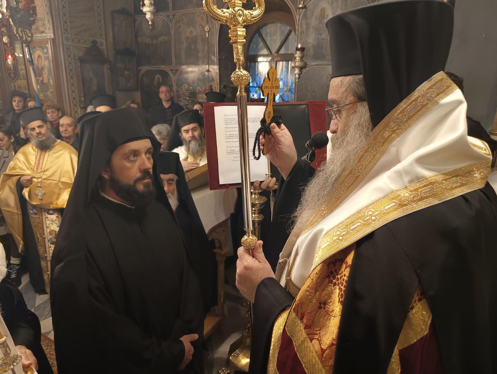 Η εορτή του Αγίου Σπυρίδωνος στην Μητρόπολη Χίου με Κουρά μοναχού και Χειροτονία Διακόνου