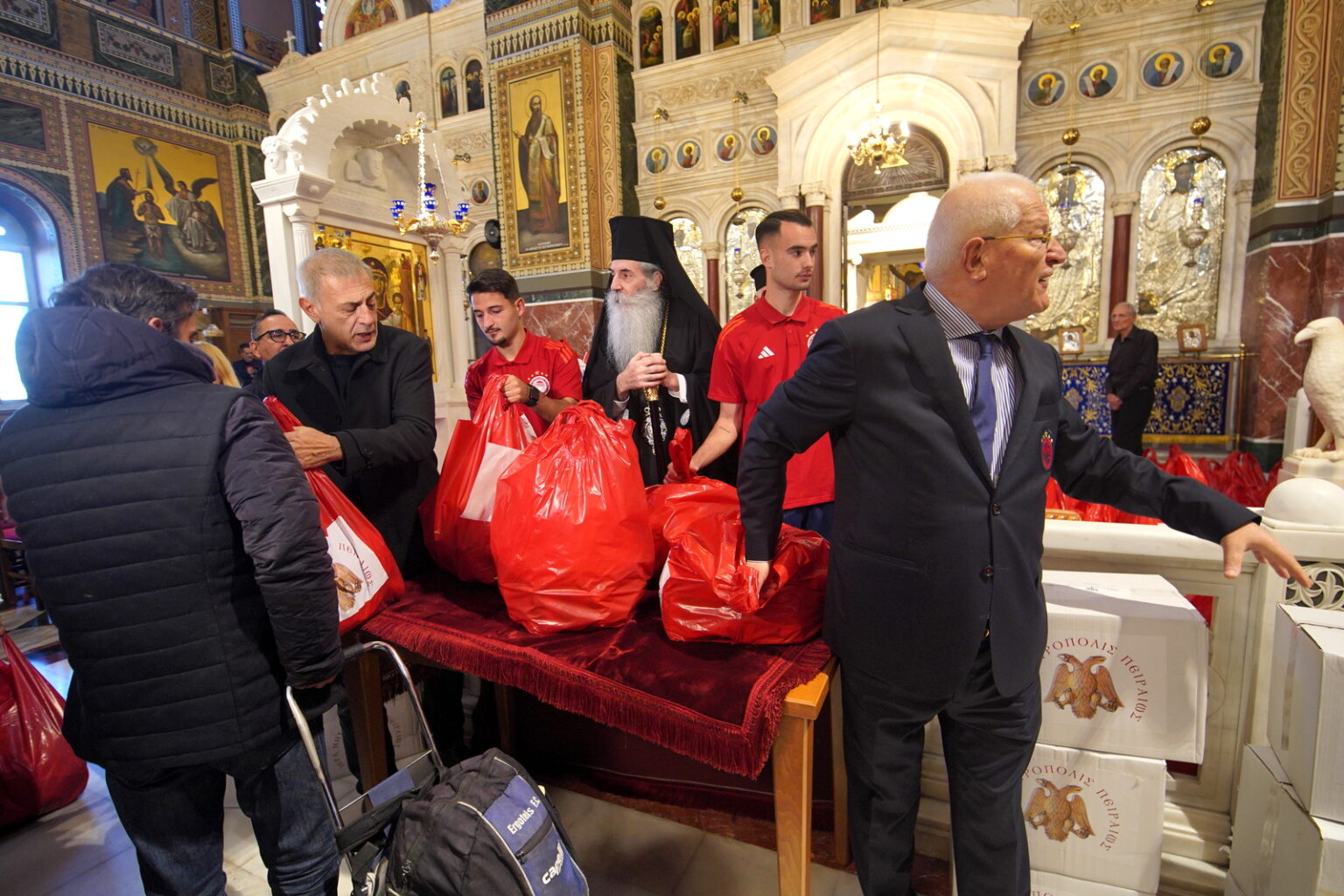 Μητροπολίτης Πειραιώς: «Είμαστε συντονισμένοι στον ύμνο της αγάπης»