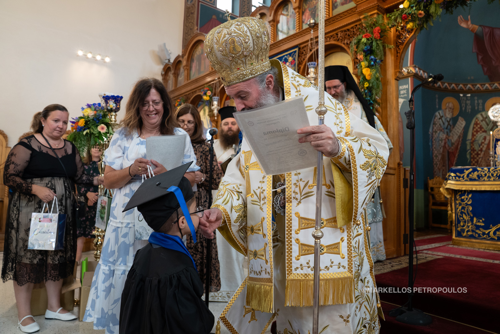 Ο Αρχιεπίσκοπος Αυστραλίας Μακάριος με τους νέους «βλαστούς» της Ενορίας Αγίου Νικολάου Σύδνεϋ