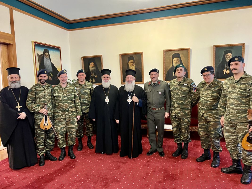 Τα Χριστουγεννιάτικα κάλαντα στον Αρχιεπίσκοπο Κρήτης Ευγένιο