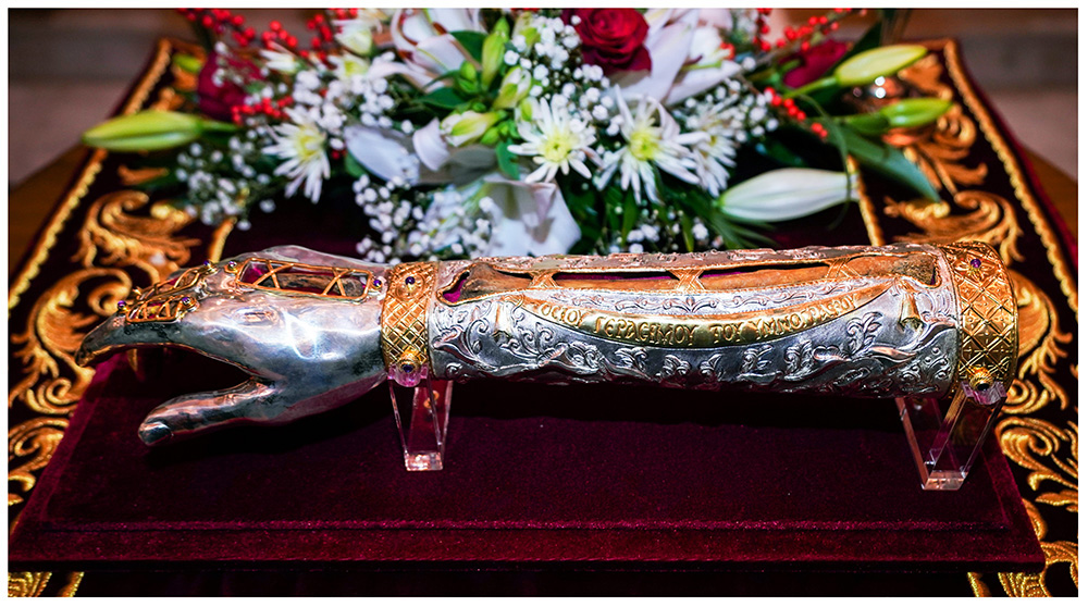 Η δεξιά χείρα του Αγίου Γερασίμου του Υμνογράφου στον Άγιο Λουκά τον Ιατρό στην Παναγία Δοβρά