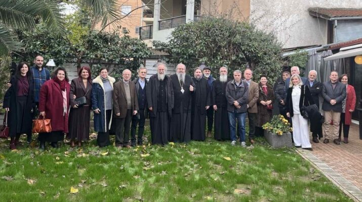 Ο Μητροπολίτης Λαρίσης με τους συνεργάτες του “ΑΧΙΛΛΙΟΥ ΠΟΛΙΣ”.