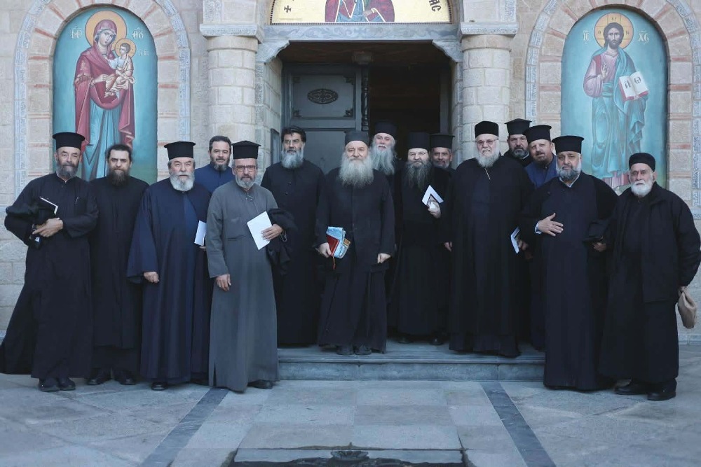 Η πρώτη από την ανάληψη των καθηκόντων του νέου αρχιερατικού επιτρόπου, ιερατική σύναξη όλων των ιερέων της νήσου Άνδρου