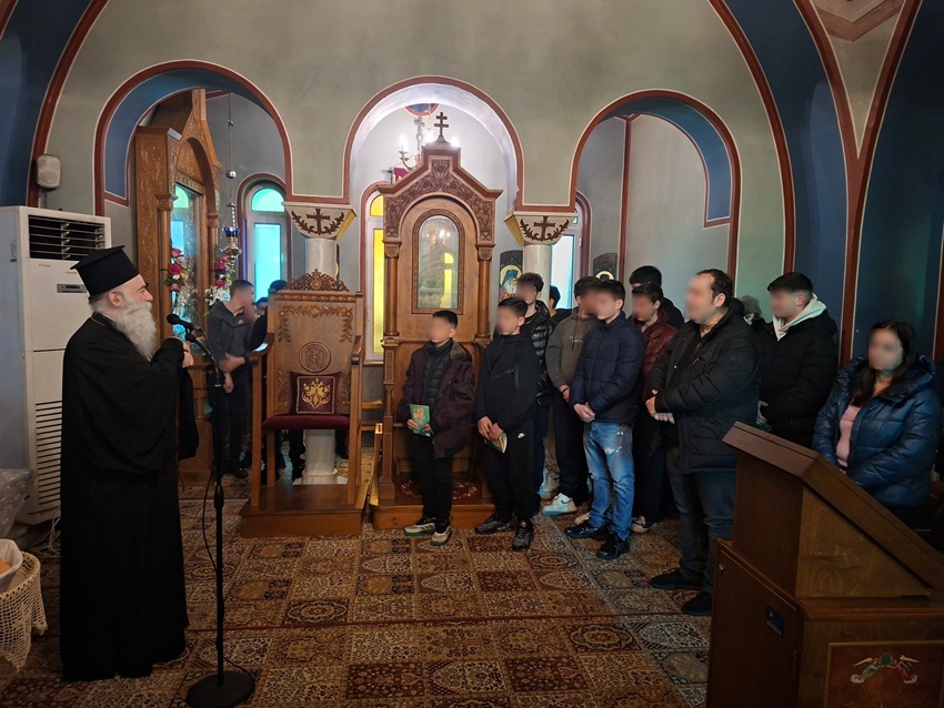 Μαθήτριες και μαθητές στον Μητροπολίτη Κορίνθου