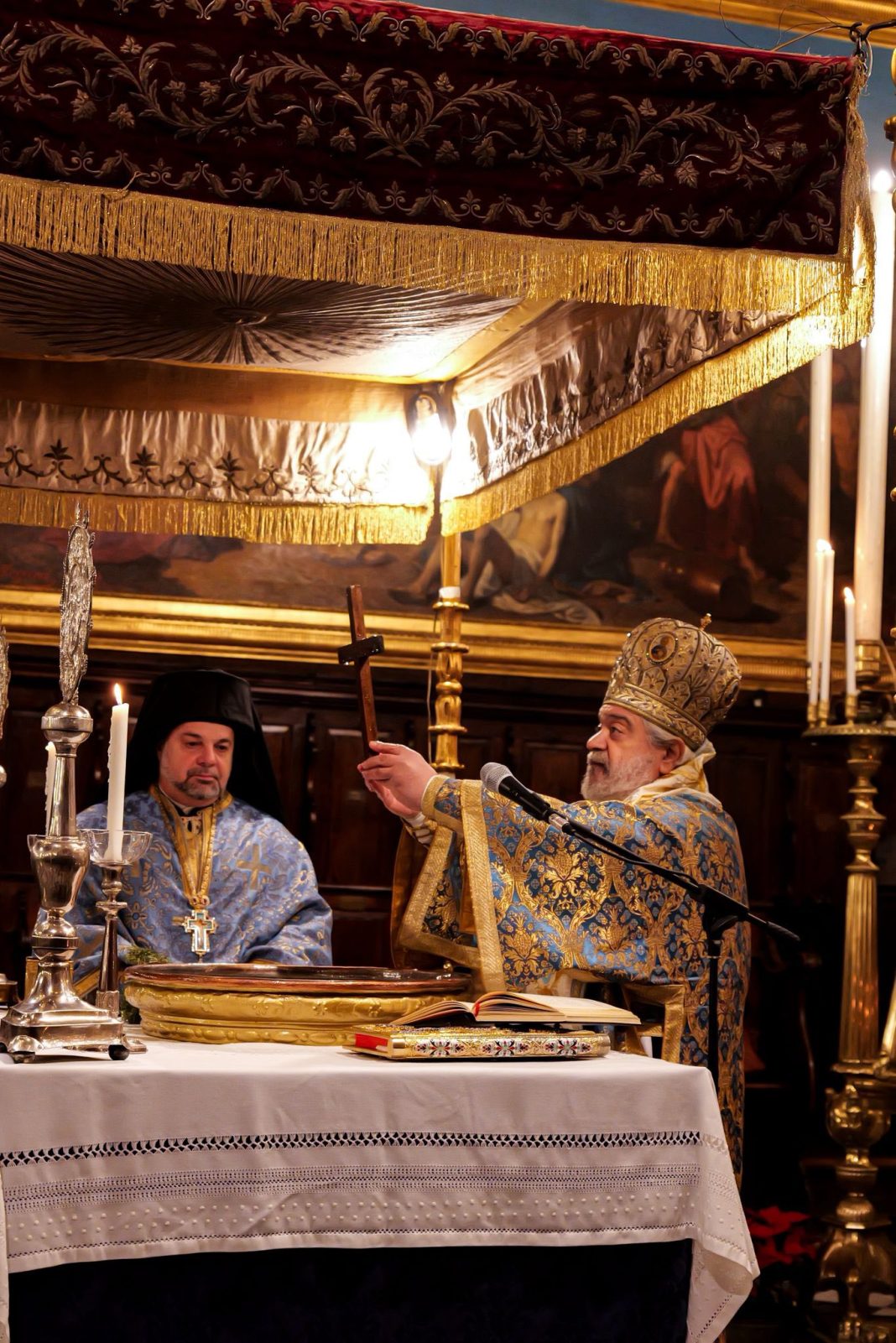 Φώτα στην Τεργέστη προεξάρχοντος του Ιταλίας Πολυκάρπου