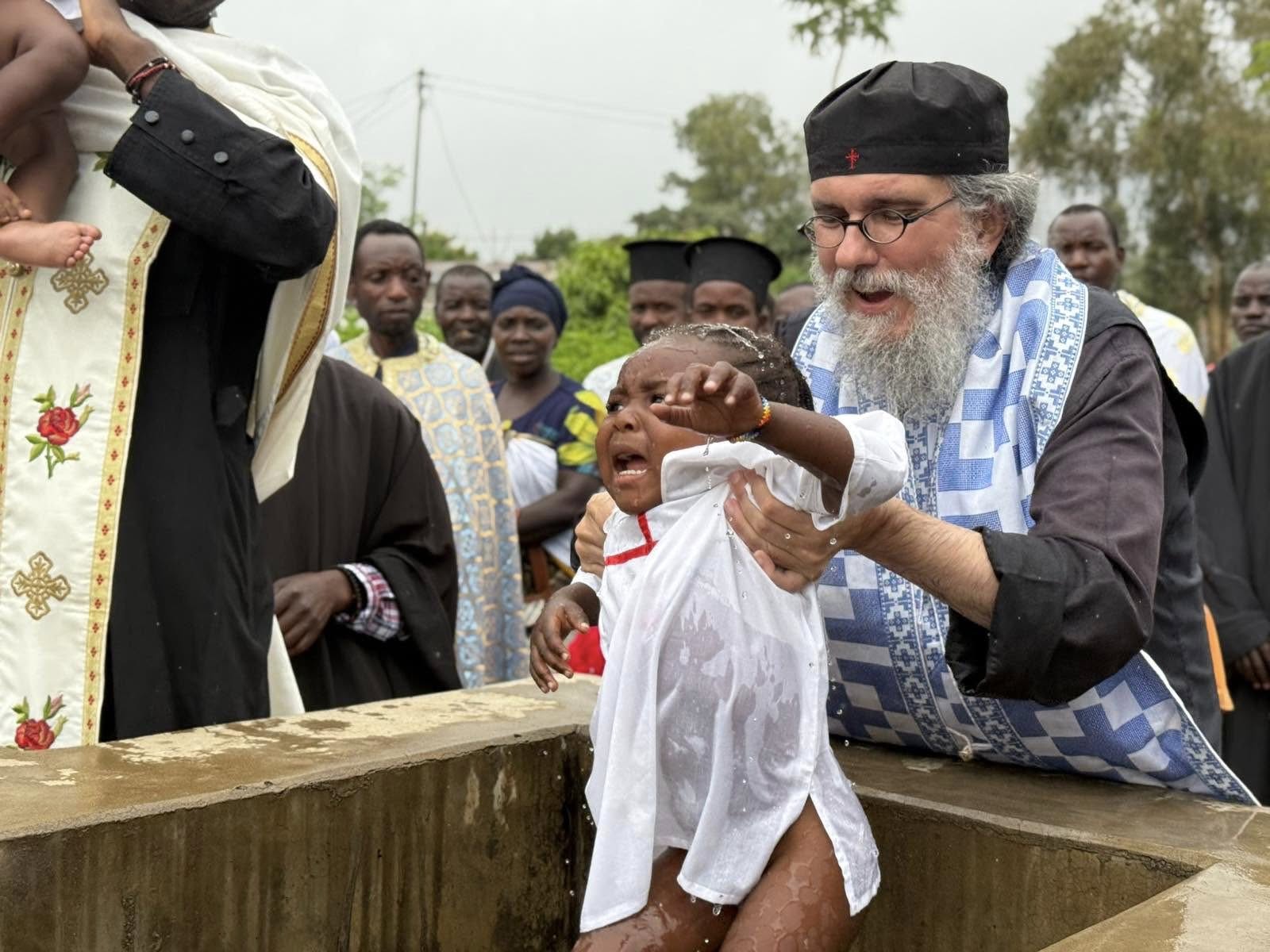 Το Φως της Ορθοδοξίας απλώνεται στην Αφρική: Ομαδικές Βαπτίσεις στην Ιερά Μητρόπολη Αρούσας