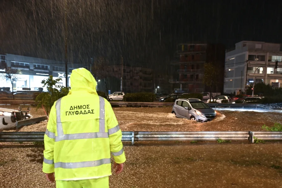 Κακοκαιρία : Δύο νεκροί – Τεράστιες ζημίες – Κλειστά σχολεία και σήμερα