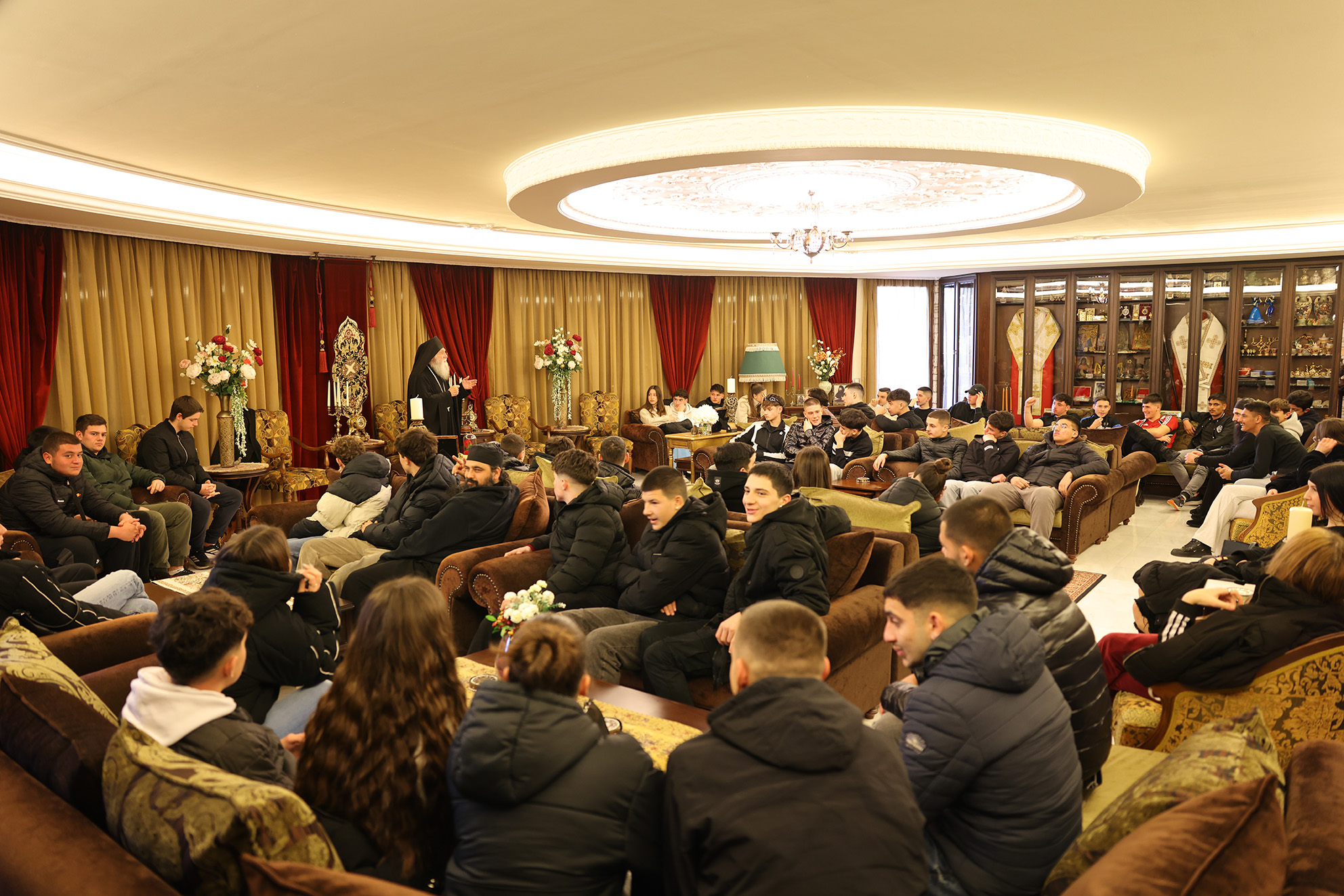 Οι νέοι των κατηχητικών σχολείων Λυκείου στη Μονή Τρικόρφου