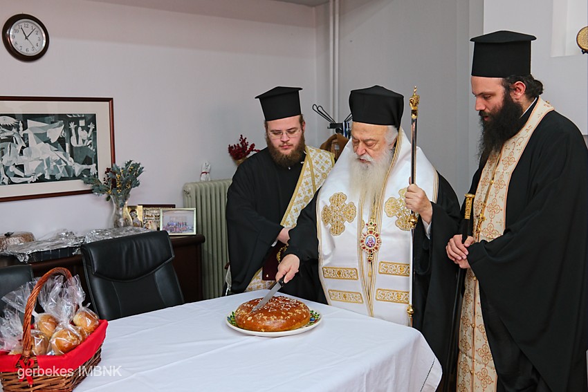 Τις Βασιλόπιτες στις Διευθύνσεις Πρωτοβάθμιας και Δευτεροβάθμιας Εκπαίδευσης Ημαθίας ευλόγησε ο Μητροπολίτης Βεροίας
