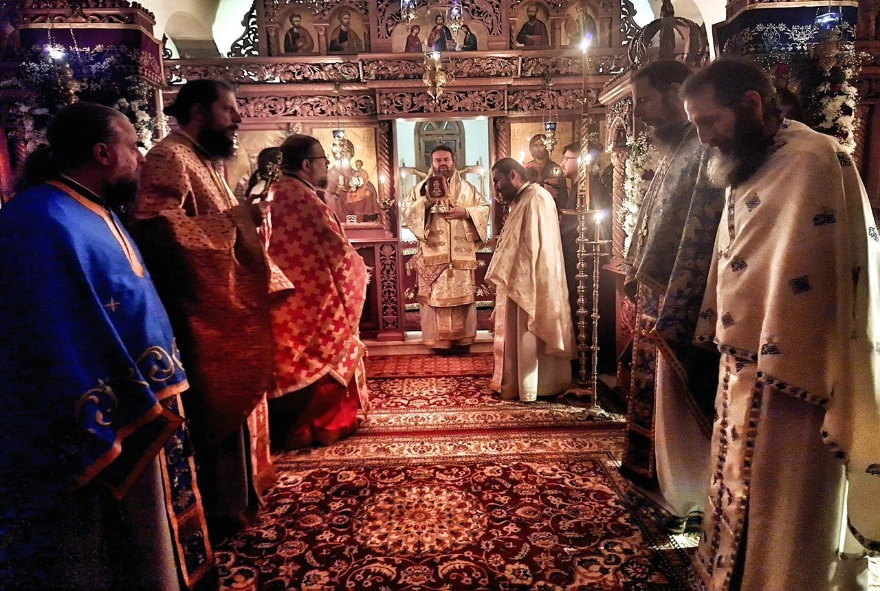 Ι. Αγρυπνία στην πανηγυρίζουσα Ι. Μονή Οσίου Μαξίμου του Καυσοκαλύβη στο Παπίκιο Όρος