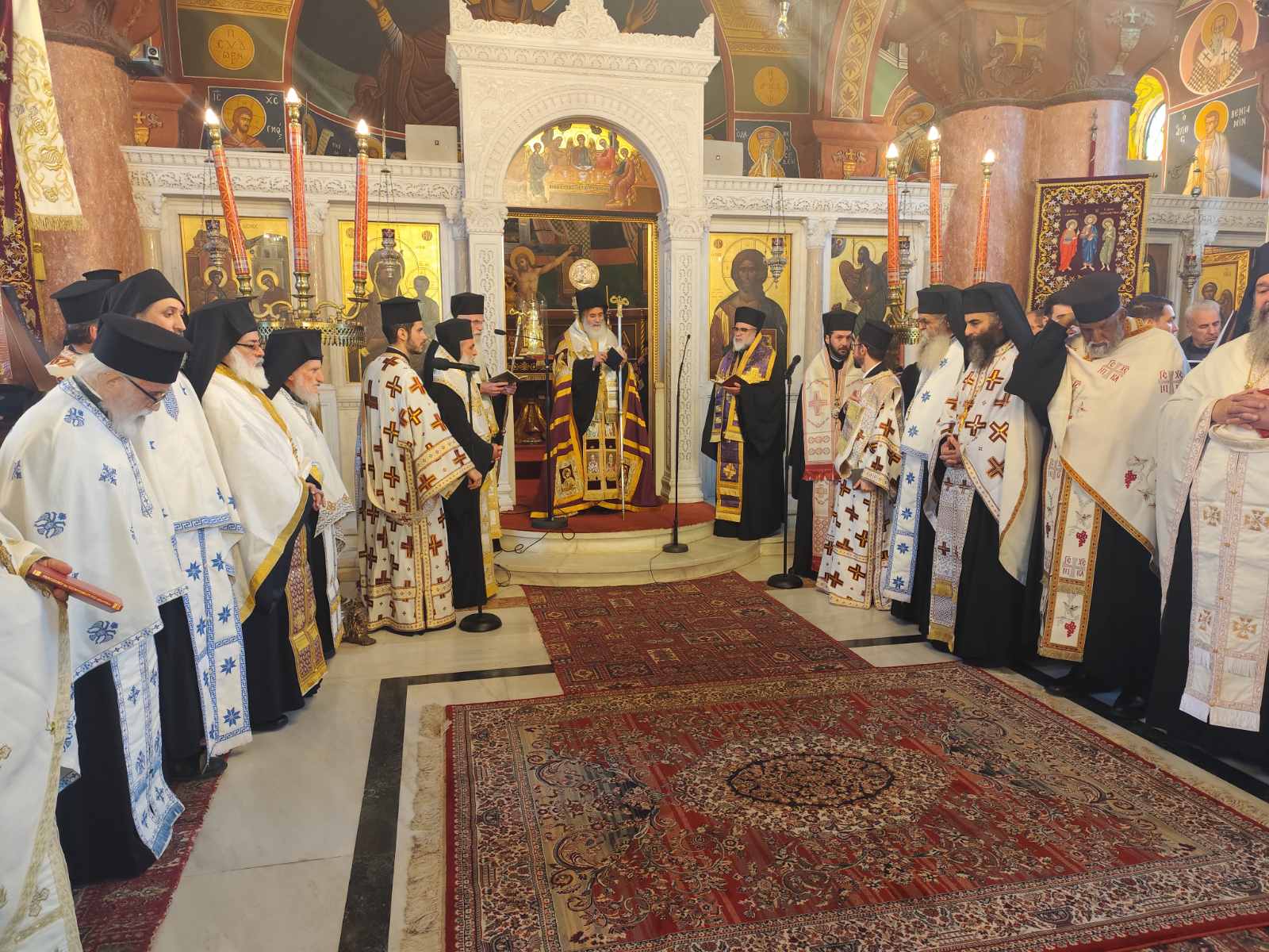 Η Εξόδιος Ακολουθία του Μητροπολίτη πρώην Γάνου και Χώρας, κυρού  Αμφιλοχίου στη Ρόδο- ΑΠΕΥΘΕΙΑΣ ΜΕΤΑΔΟΣΕΙΣ από την 4Ε