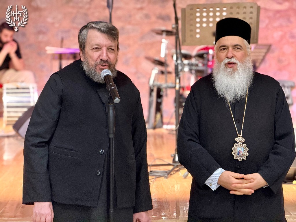 Ο Μητροπολίτης Νεαπόλεως Βαρνάβας δεξιώθηκε τα ιερατικά ζευγάρια  και φέτος στην Κατακόμβη του Ι. Ν. Ευαγγελισμού Ευόσμου