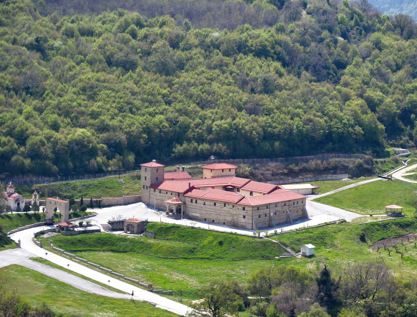 Πανηγυρίζει το παρεκκλήσιο του Αγ. Χαραλάμπους της Ι.Μ. Αγίας Τριάδος Σπαρμού- ΑΠΕΥΘΕΙΑΣ ΜΕΤΑΔΟΣΕΙΣ από την 4Ε και το ΡΑΔΙΟ ΛΥΔΙΑ