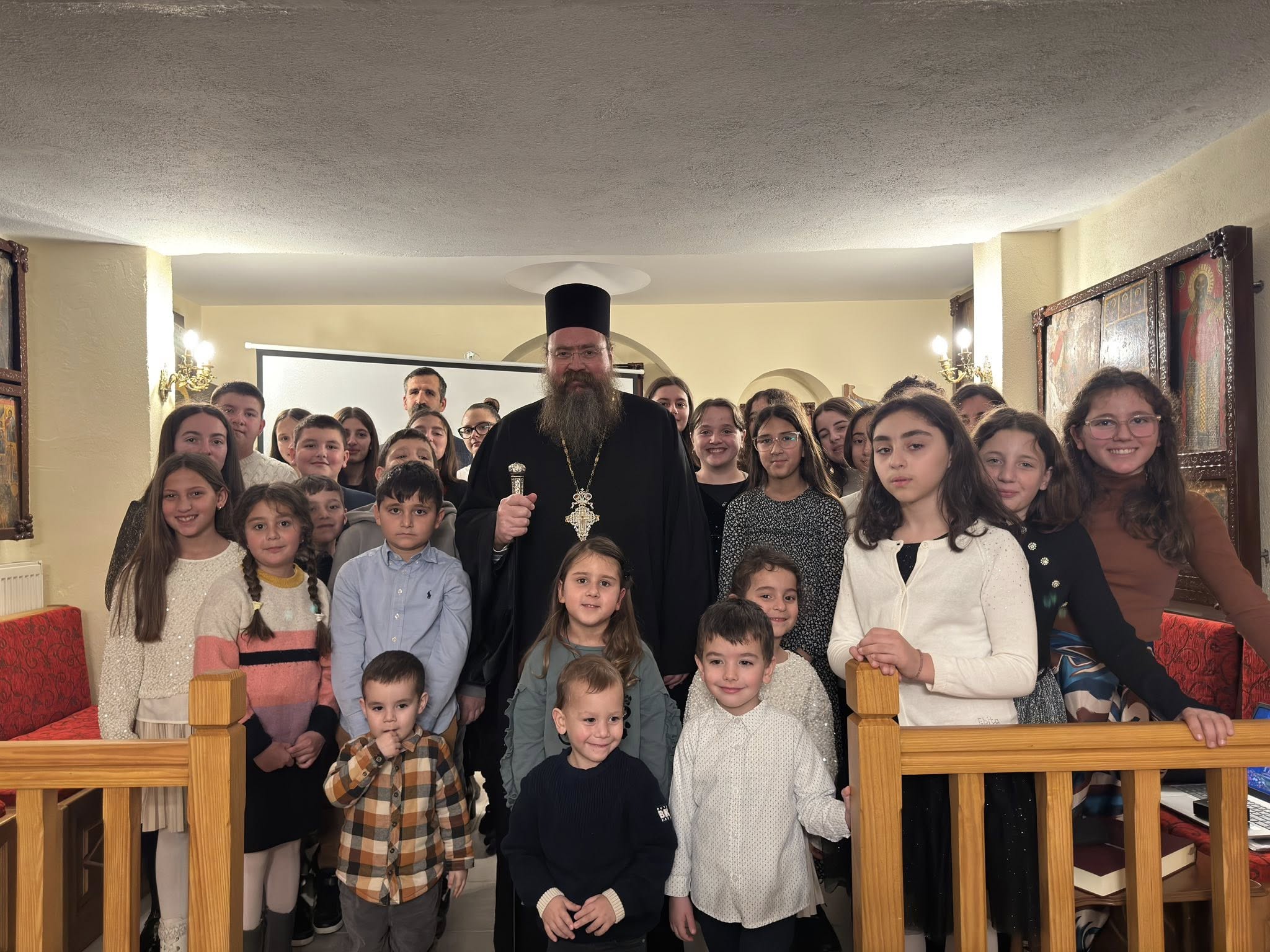 Εορταστική εκδήλωση αφιερωμένη στη μητέρα από τα παιδιά των Κατηχητικών της Ιεράς Μονής Αγίας Τριάδος Σπαρμού Ολύμπου