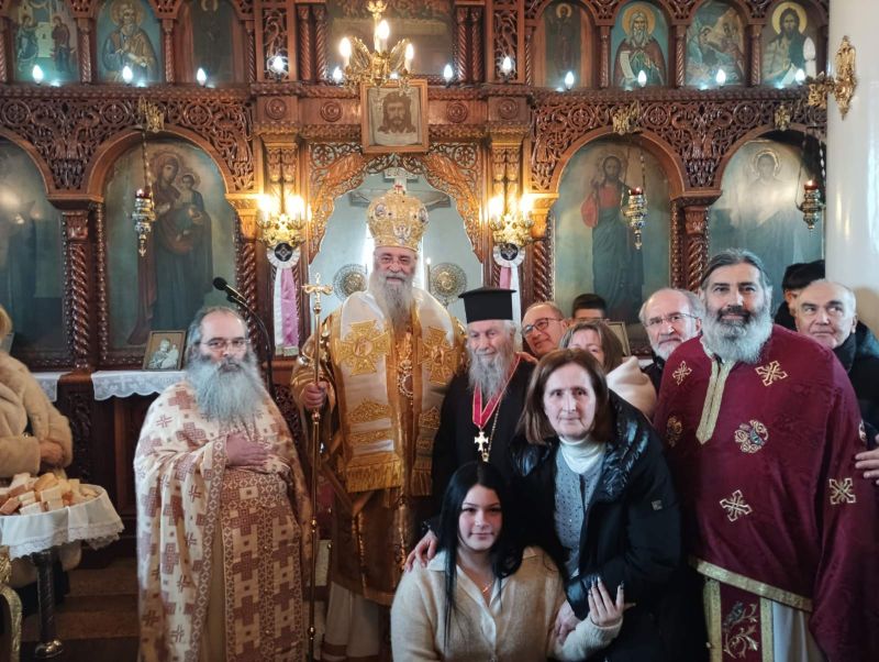 Τιμητική διάκριση π. Χρήστου Αθανασιάδη -συλλειτουργού τον Οσίου Γεωργίου του Καρσλίδη – από τον Μητροπολίτη Δράμας