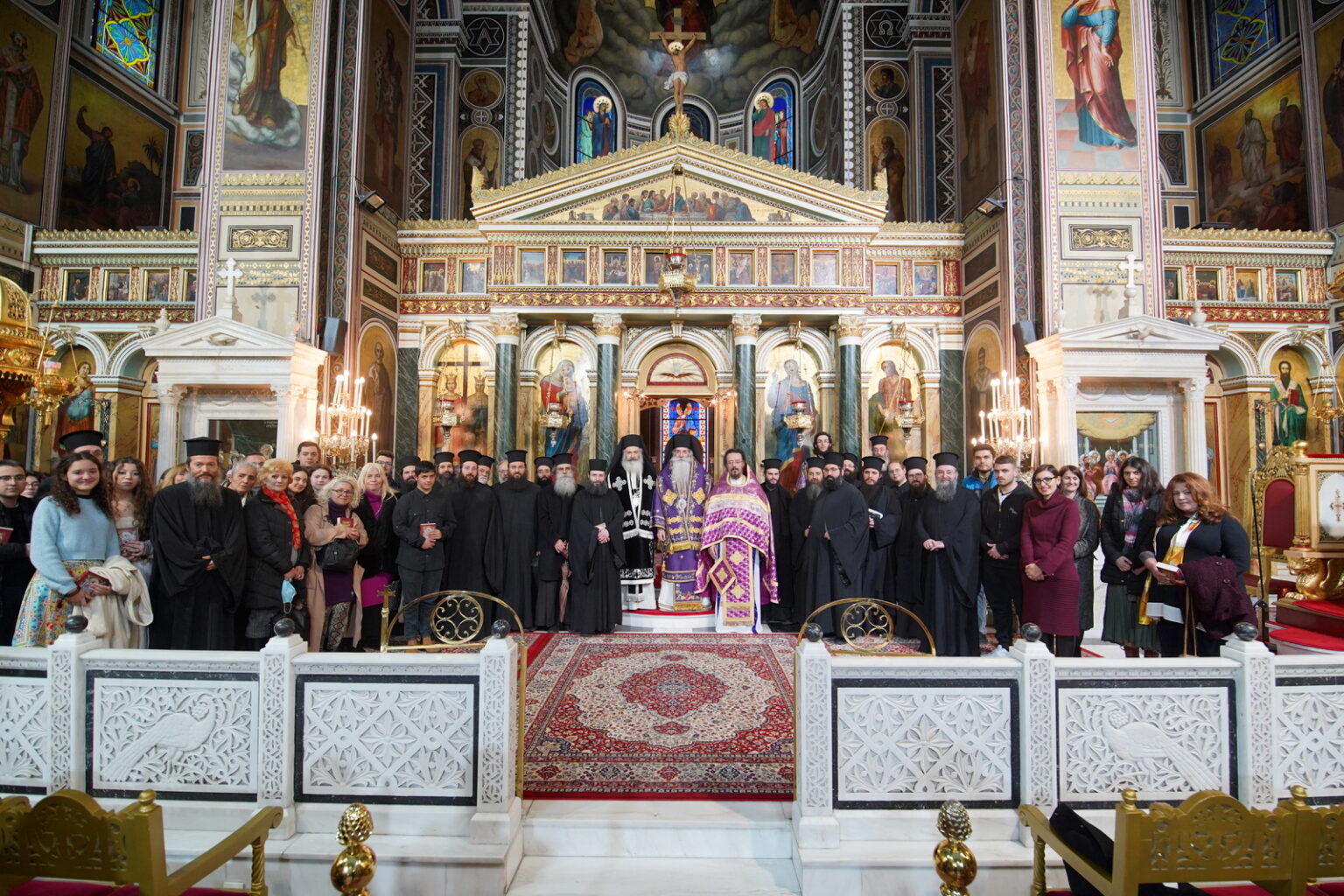 Μητροπολίτης Πειραιώς: «Η Θεία Χάρις είναι ο σκοπός της ζωής μας» – Προηγιασμένη για τα Στελέχη Νεότητος