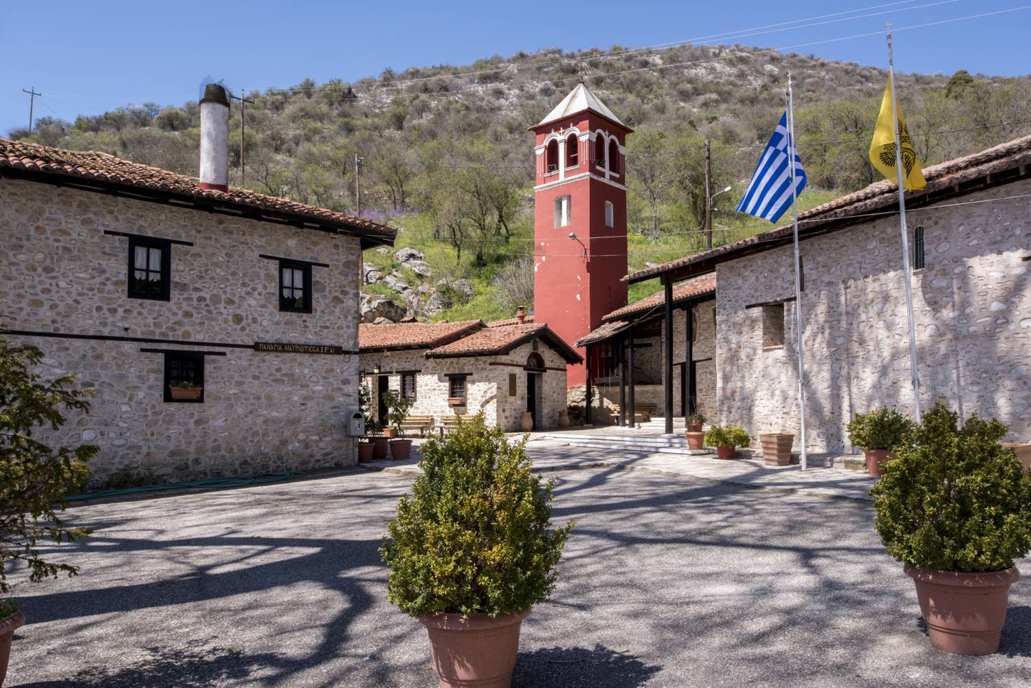 Σύναξη της Υπεραγίας Θεοτόκου της Μαυριωτίσσης στην ομώνυμη Ιερά Μονή της Καστοριάς