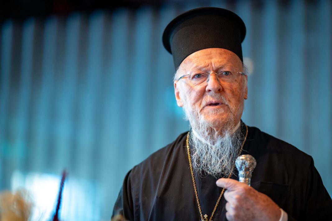 Ο Οικουμενικός Πατριάρχης συγκλονισμένος από τις επιθέσεις με θύματα σε σχολεία της Τουρκίας