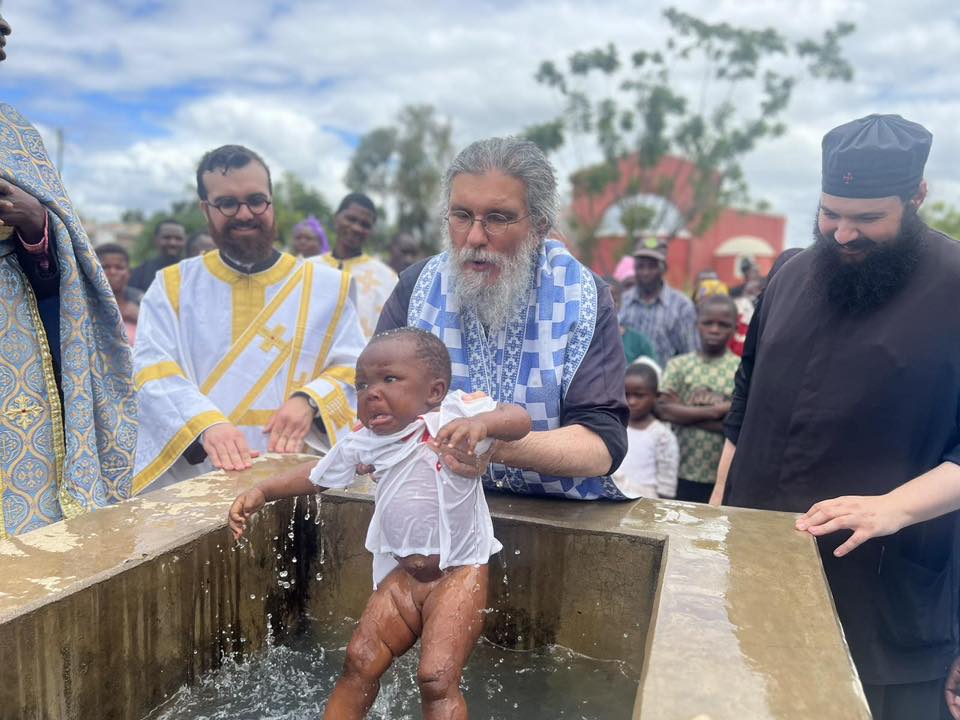 Ομαδικές βαπτίσεις στο Κινταμάλι της Τανζανίας