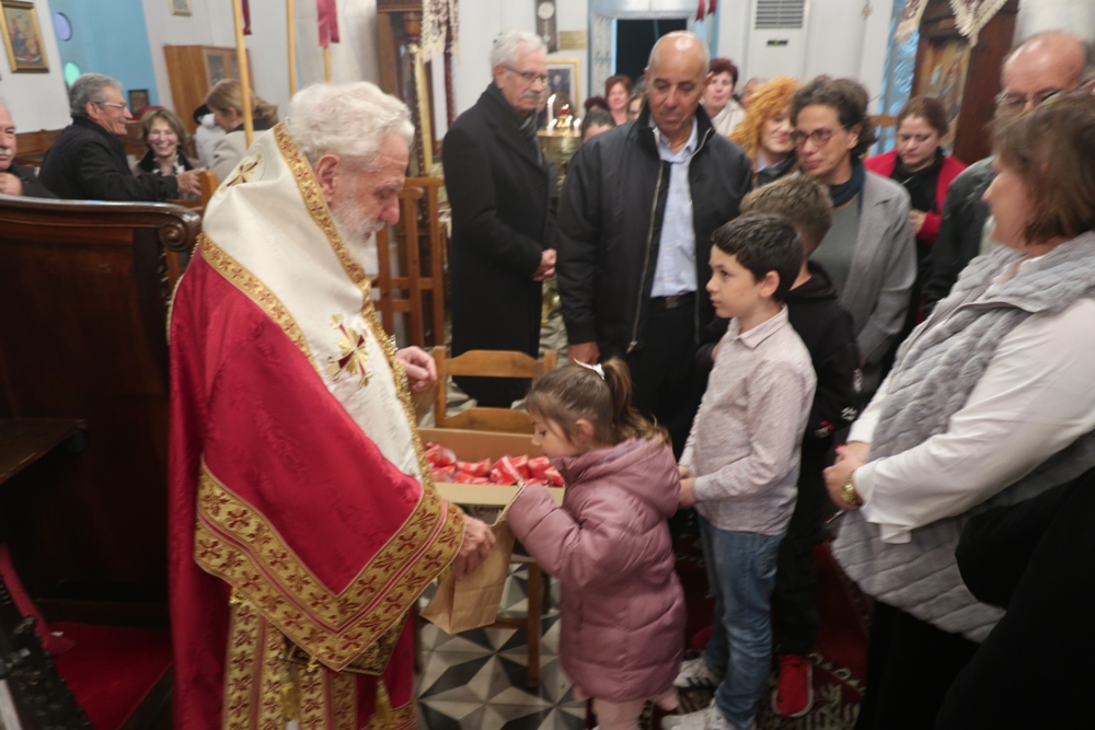 Αρχιερατικός Εσπερινός στον Ιερό Ναό της Ζωοδόχου Πηγής στο χωριό Επισκοπείο της Άνδρου