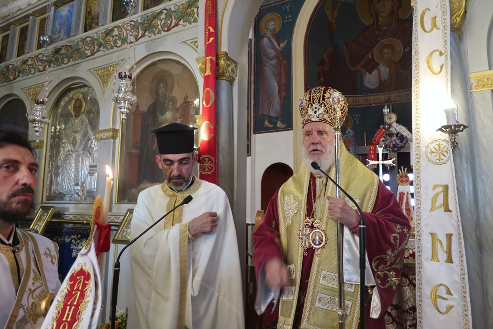 Αρχιερατική ιερουργία και χειροτονία Πρεσβυτέρου στον Ιερό Ναό Αγίου Νικολάου Γαυρίου Άνδρου