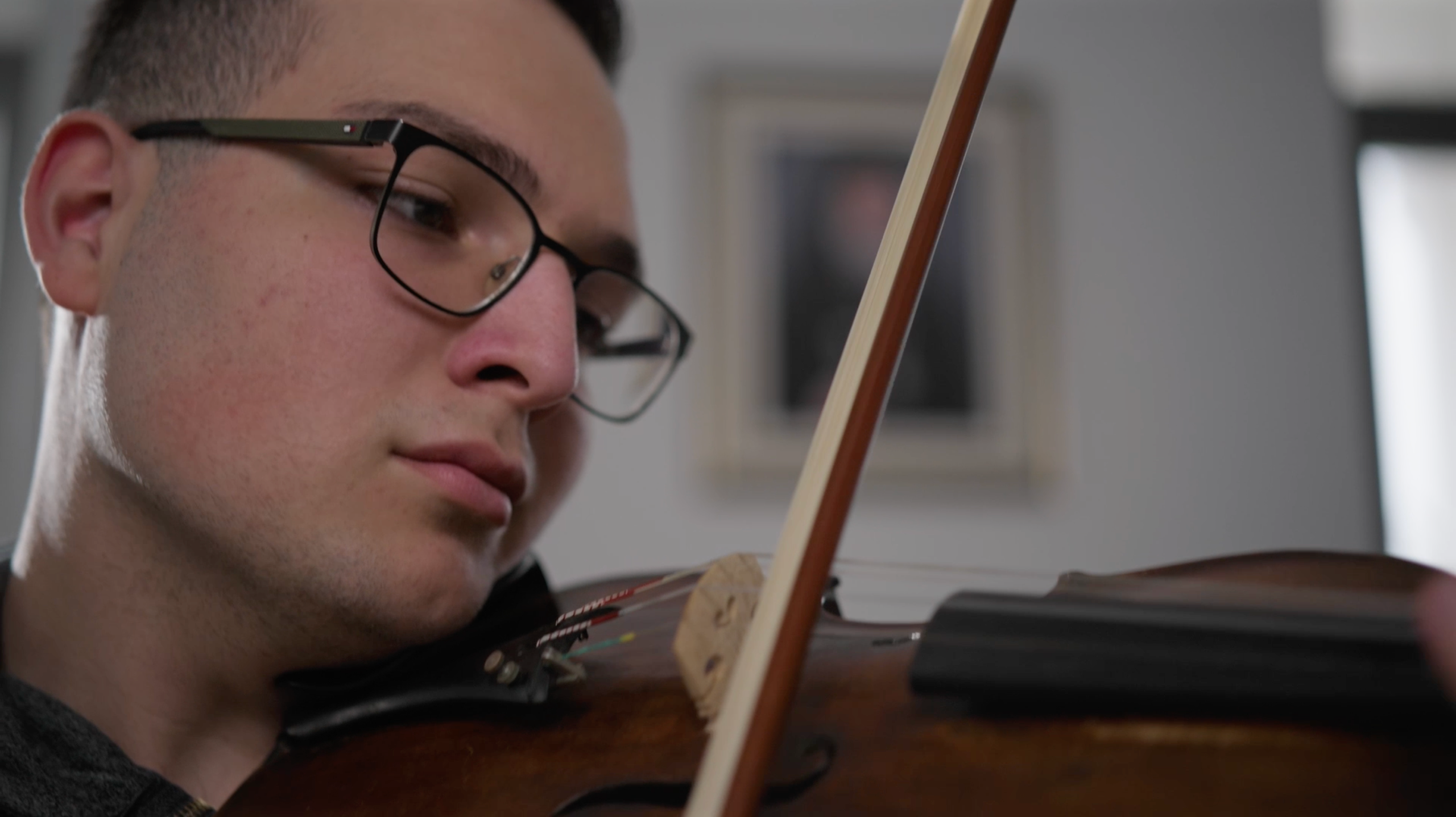 Η «ΑΠΟΣΤΟΛΗ» φωτίζει τη δύναμη της ευκαιρίας μέσα από την ιστορία του 17χρονου Θωμά